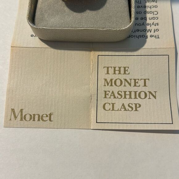 MONET Vintage Pearl Clasp - Picture 3 of 7